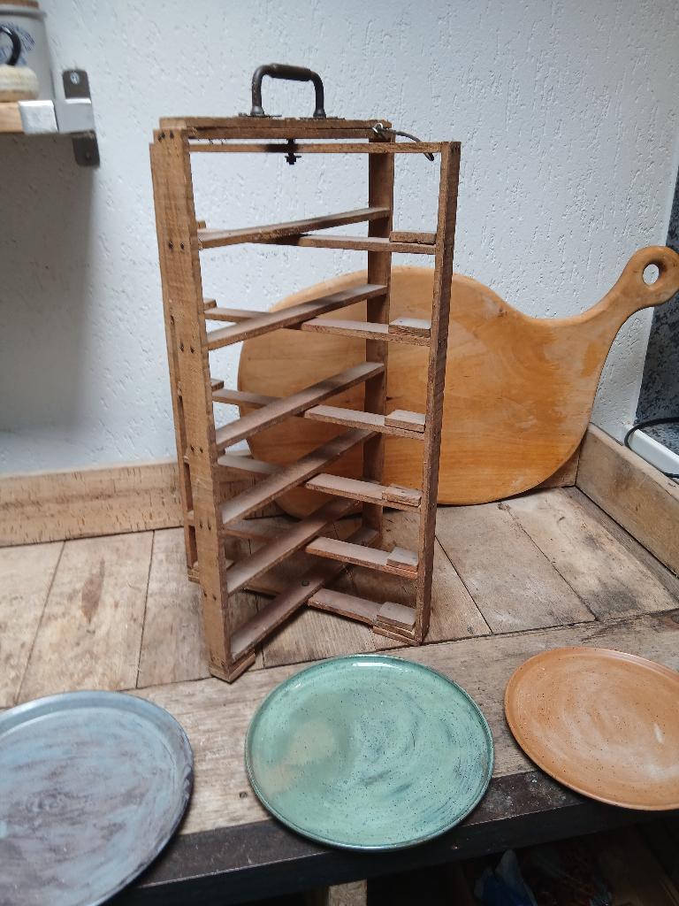 Houten etagiere met 6 handgemaaktje bordjes, Ophalen, Gebruikt