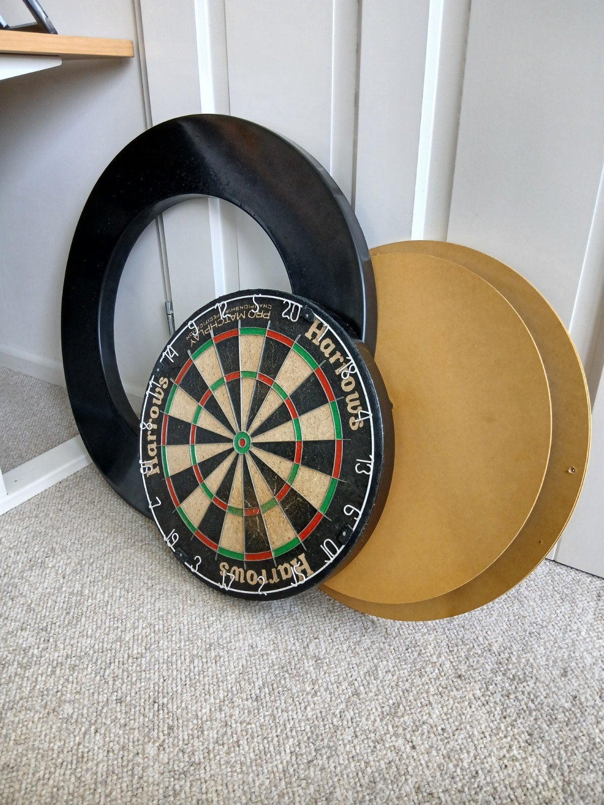 Dartbord met beschermband en muurbeschermer, Ophalen, Gebruikt, Dartbord