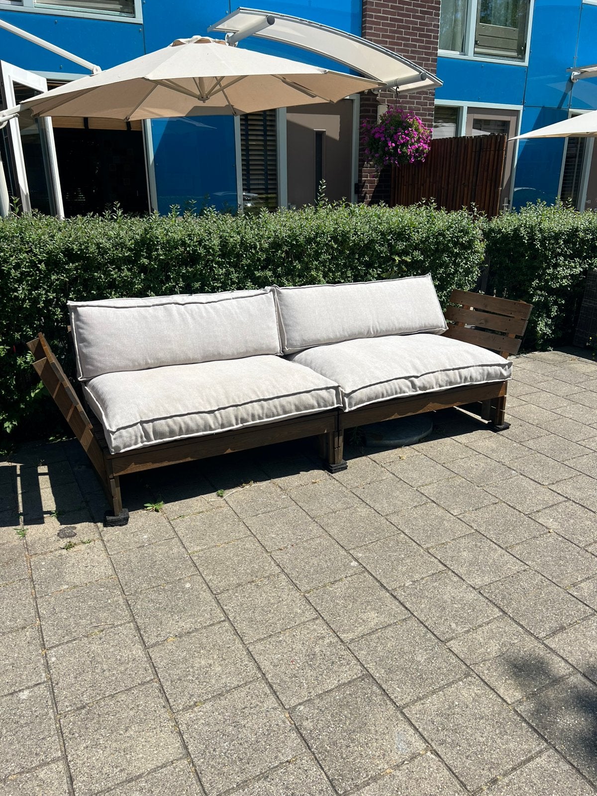 Loungebank pallet 240 cm breed met comfortabele kussens, Ophalen, Gebruikt, 3 zitplaatsen, Loungeset