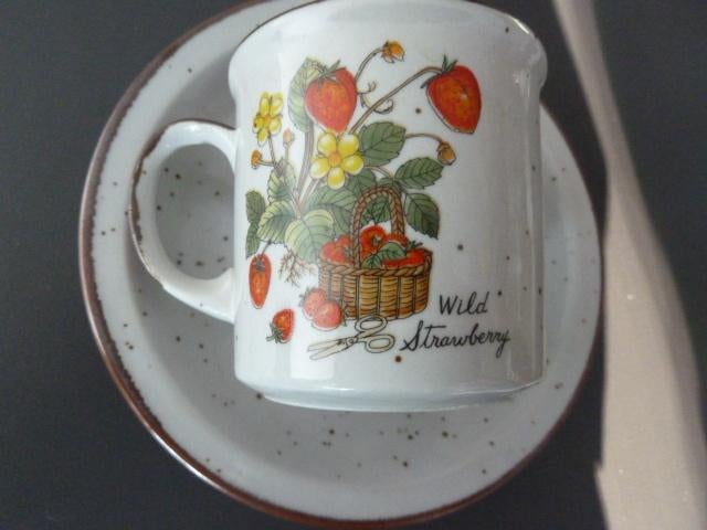 M25 setje van 3 koffiemokken met schotels met bloemen, Antiek en Kunst, Antiek | Servies los, Ophalen of Verzenden