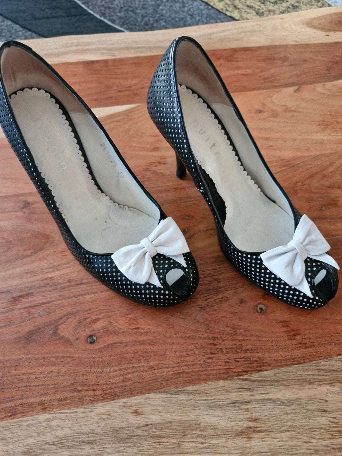 Zwarte pumps maat 38 met witte strik, Pumps, Zwart, Onbekend, Ophalen of Verzenden