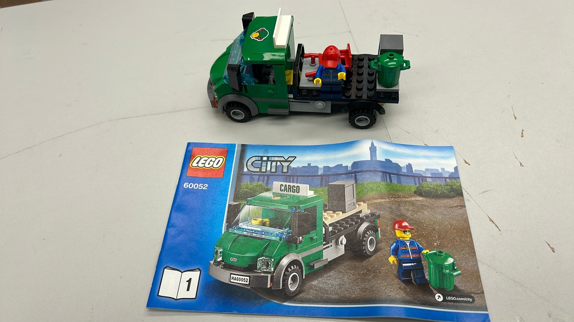 SB2933 Lego trein vrachtauto 60052 compleet + boekje, Ophalen of Verzenden, Zo goed als nieuw