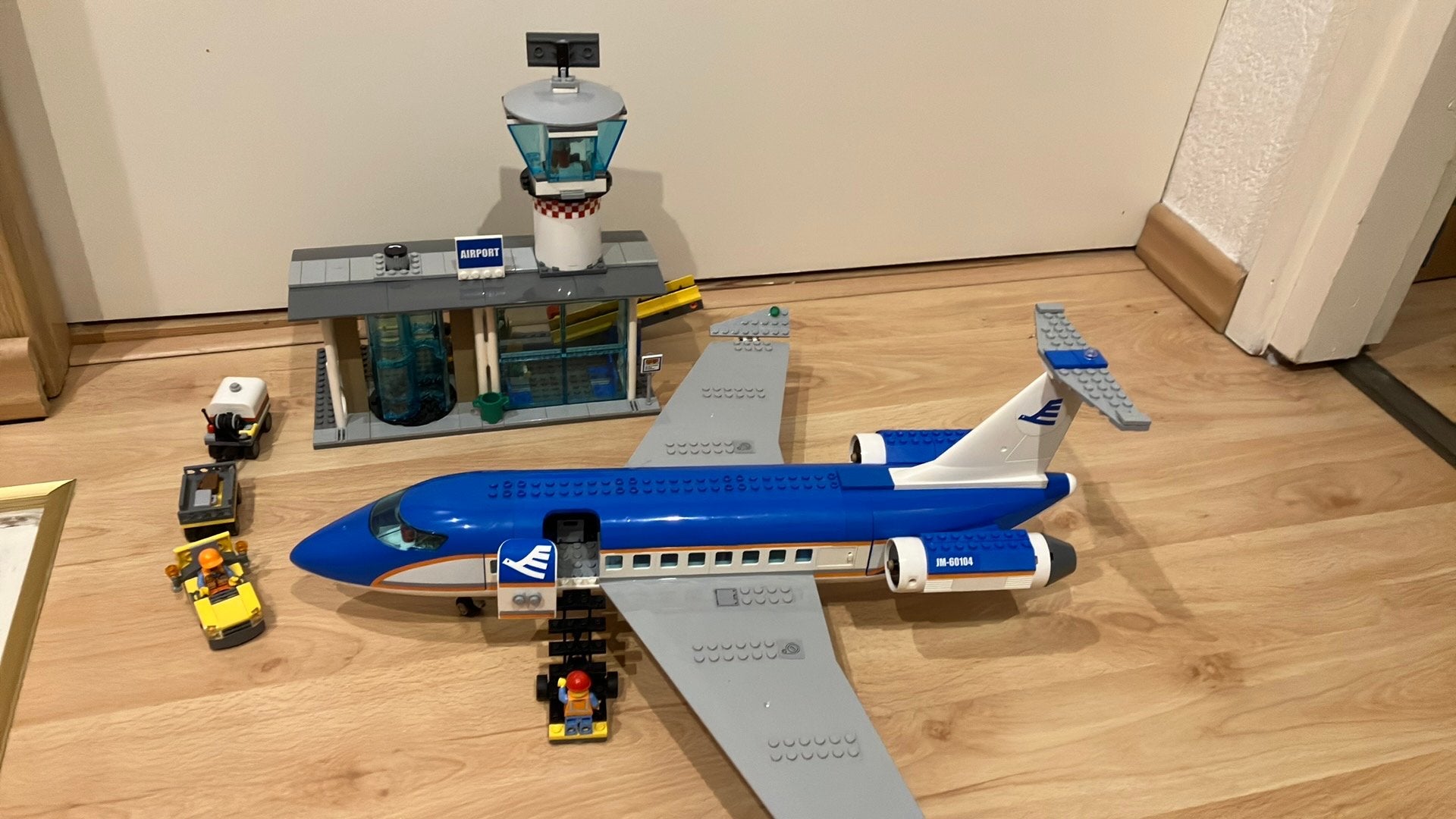 Lego 60104 city vliegveld met vliegtuig., Kinderen en Baby's, City, Lego, Ophalen of Verzenden, Zo goed als nieuw