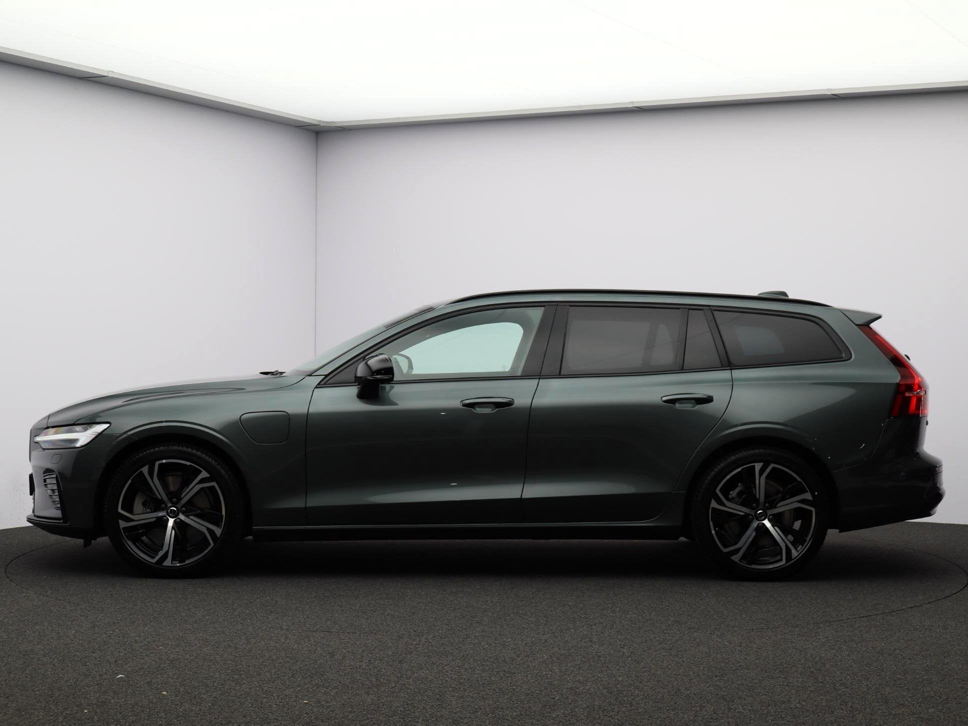 Volvo V60 2.0 T6 Plug-in hybrid AWD Ultra Dark / Head-Up Dis, Auto's, Automaat, Euro 6, 4 cilinders, 180 min