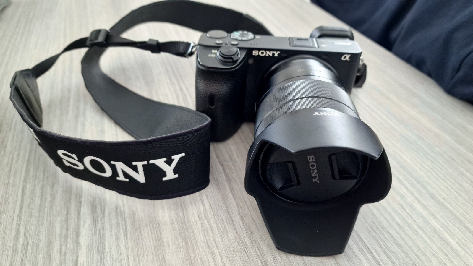 Sony Alpha 6600 met 16-70mm F4 lens (8310 clicks), Audio, Tv en Foto, Fotocamera's Digitaal, Ophalen, Accu, Kantelbaar/draaibaar scherm