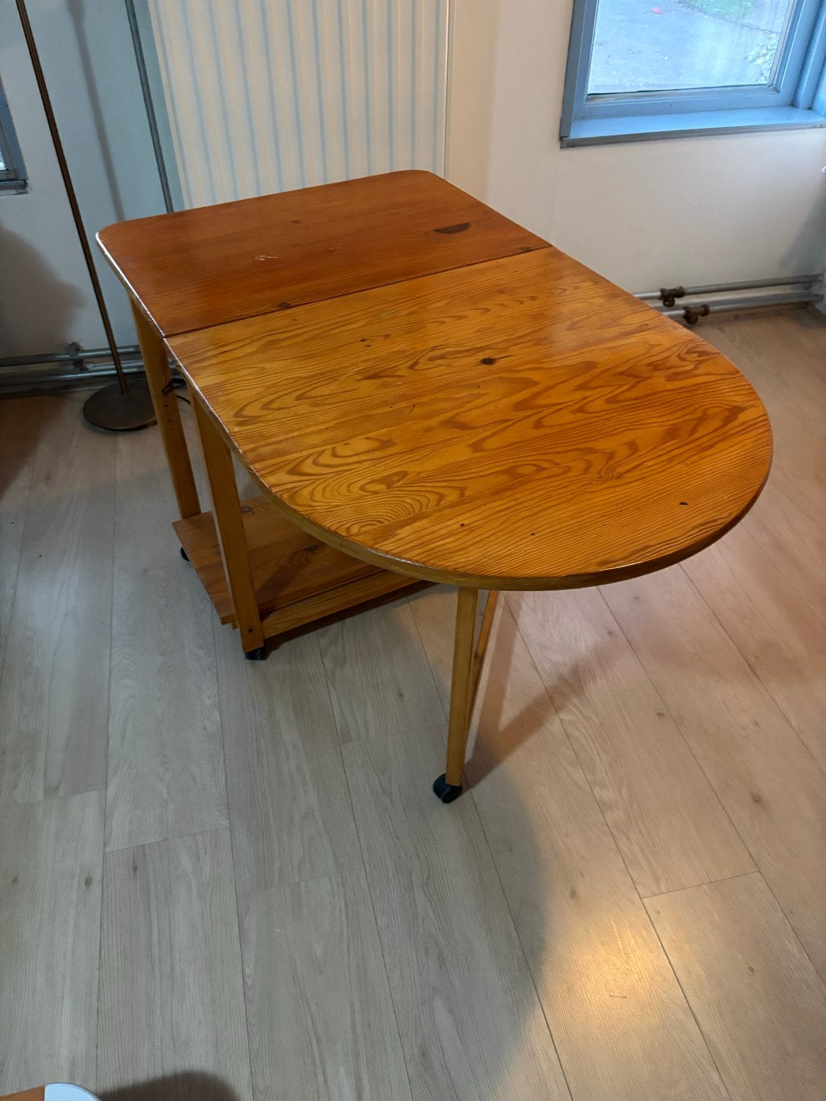 Houten klaptafel op wieltjes - handig en ruimtebesparend, Gebruikt, 100 tot 150 cm, Rechthoekig, Drie personen