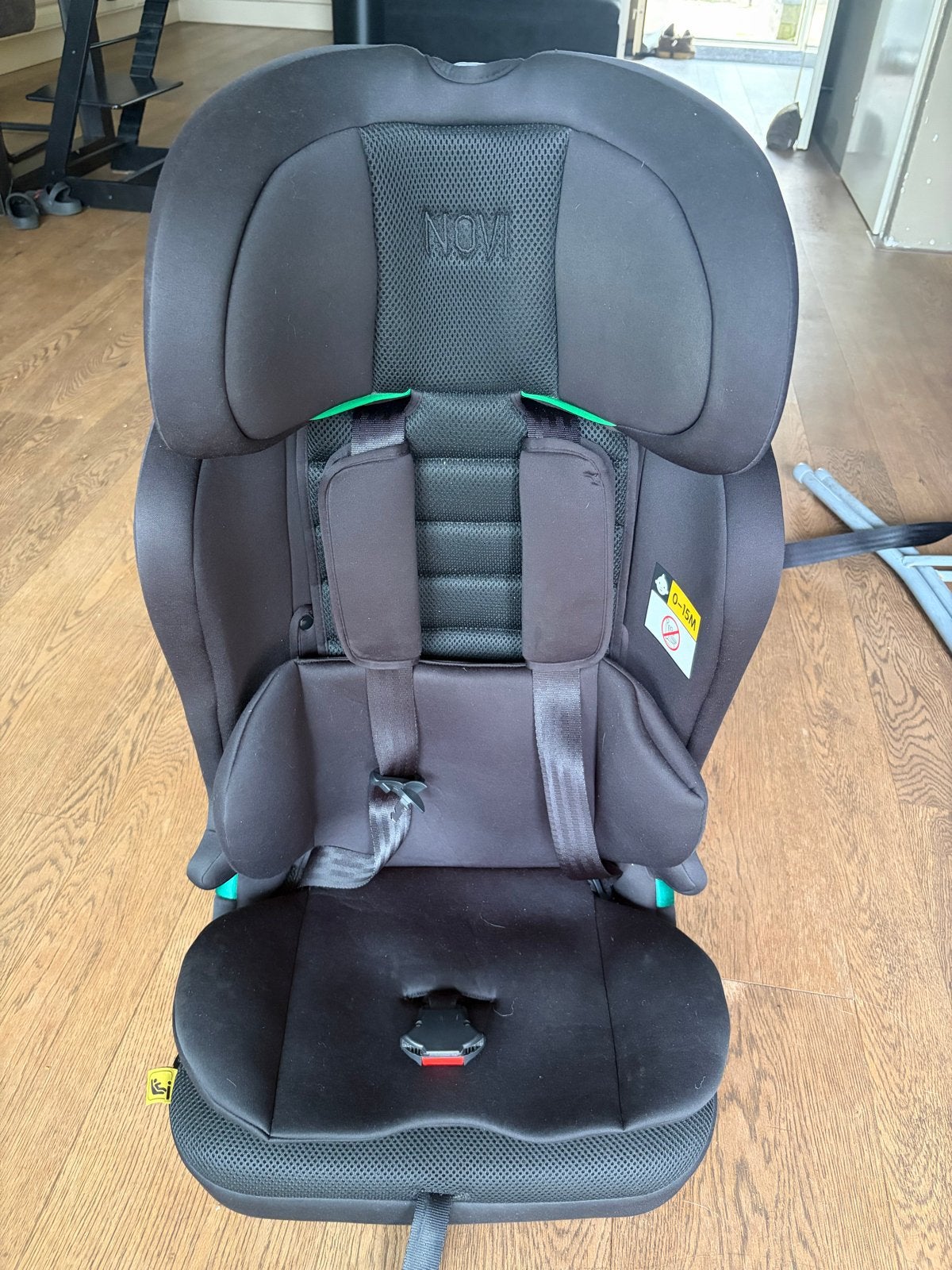Novi autostoel met isofix, Autogordel of Isofix, Verstelbare rugleuning, Zo goed als nieuw, 9 t/m 36 kg