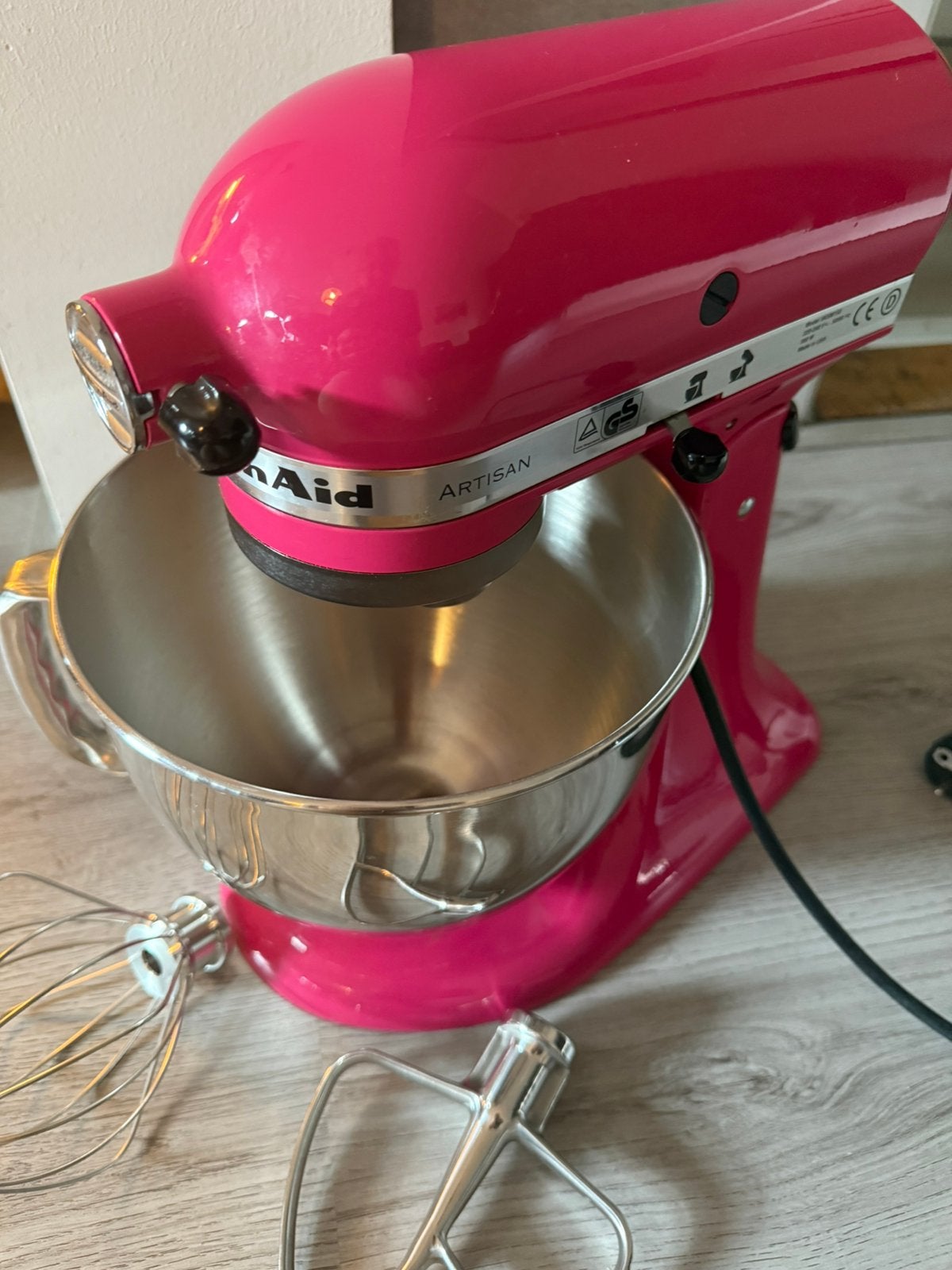 KitchenAid Artisan keukenmachine,Roze/Fuchsia –Model 5KSM150, 4 liter of meer, Ophalen of Verzenden, Zo goed als nieuw, 3 snelheden of meer