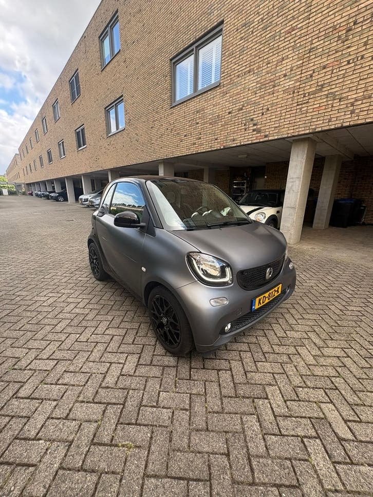 Smart ForTwo 1.0 52KW Coupe 2016 Grijs, Auto's, Smart, Achterwielaandrijving, Origineel Nederlands, 24 km/l, Handgeschakeld