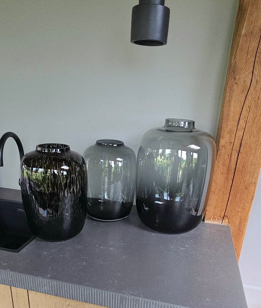 Grote zwarte vazen glas mongeblazen, Huis en Inrichting, Woonaccessoires | Vazen, Ophalen, Zo goed als nieuw, Zwart, Glas