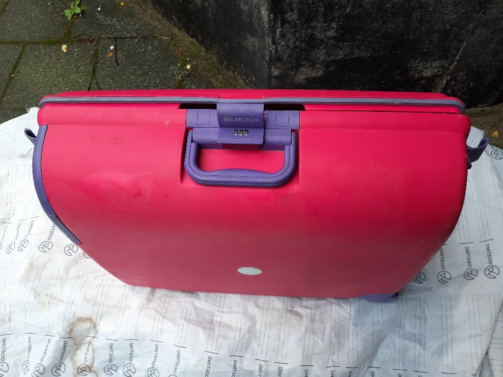 Carlton koffer, rood, lichtgewicht, op 2 stevige wielen., Gebruikt, Hard kunststof, 45 tot 55 cm, Slot