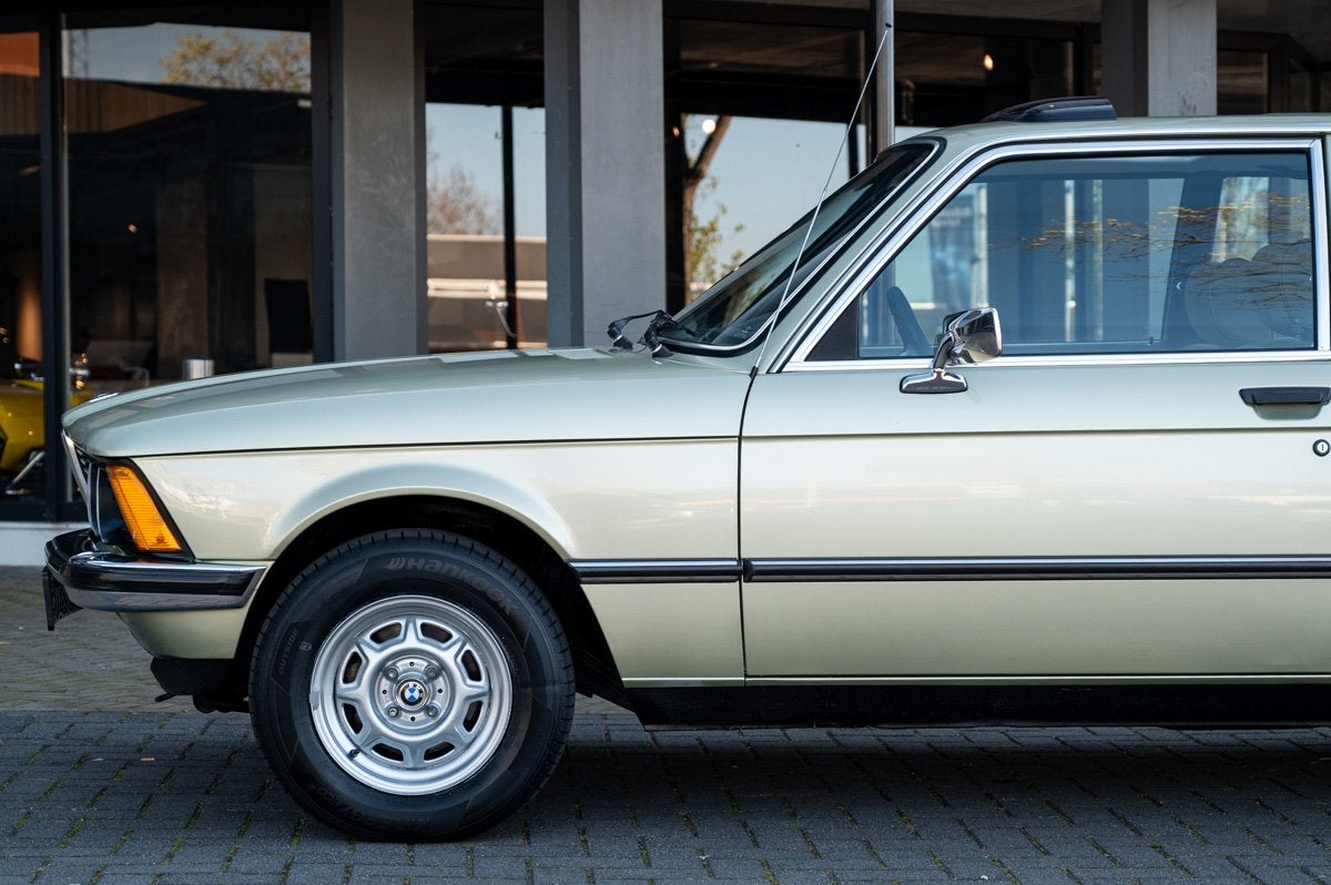 BMW 3-serie 320 E21 (bj 1979), Auto's, Stof, Gebruikt, 4 stoelen, 122 pk