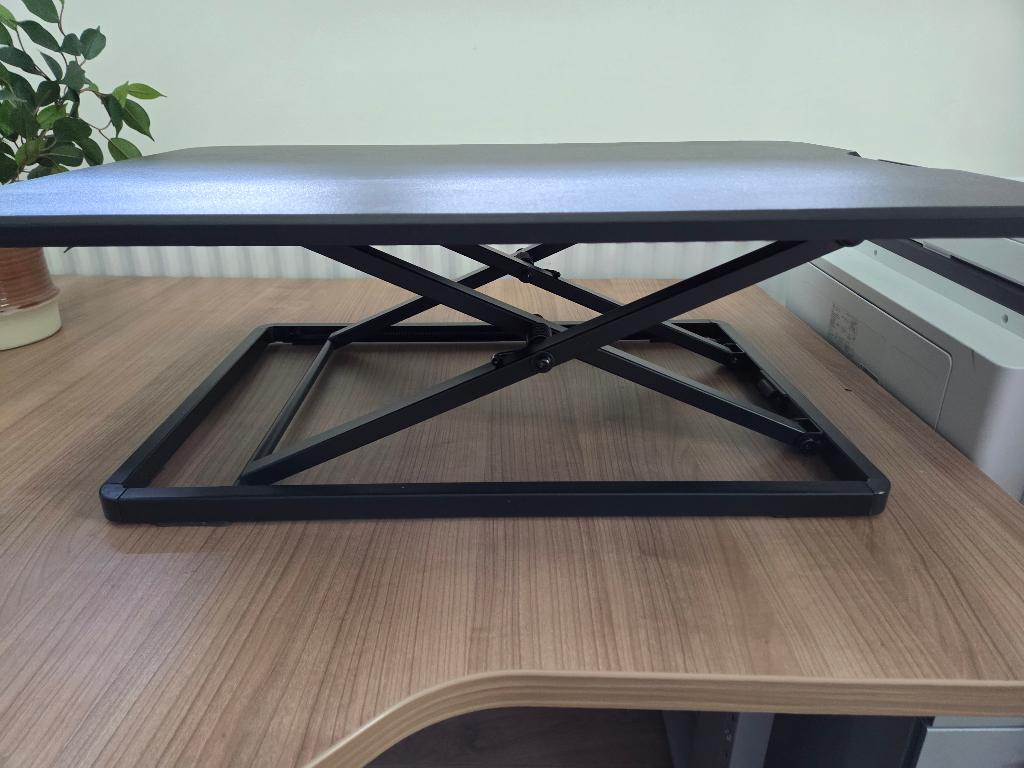 Zit sta bureau verhoger, Huis en Inrichting, Bureaus, Ophalen, Metaal, Zo goed als nieuw, Zit-sta bureau