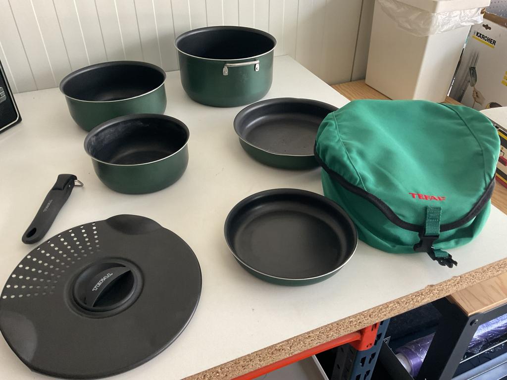 Tefal camping pannenset zeer uitgebreid in opbergtas, Caravans en Kamperen, Ophalen, Zo goed als nieuw