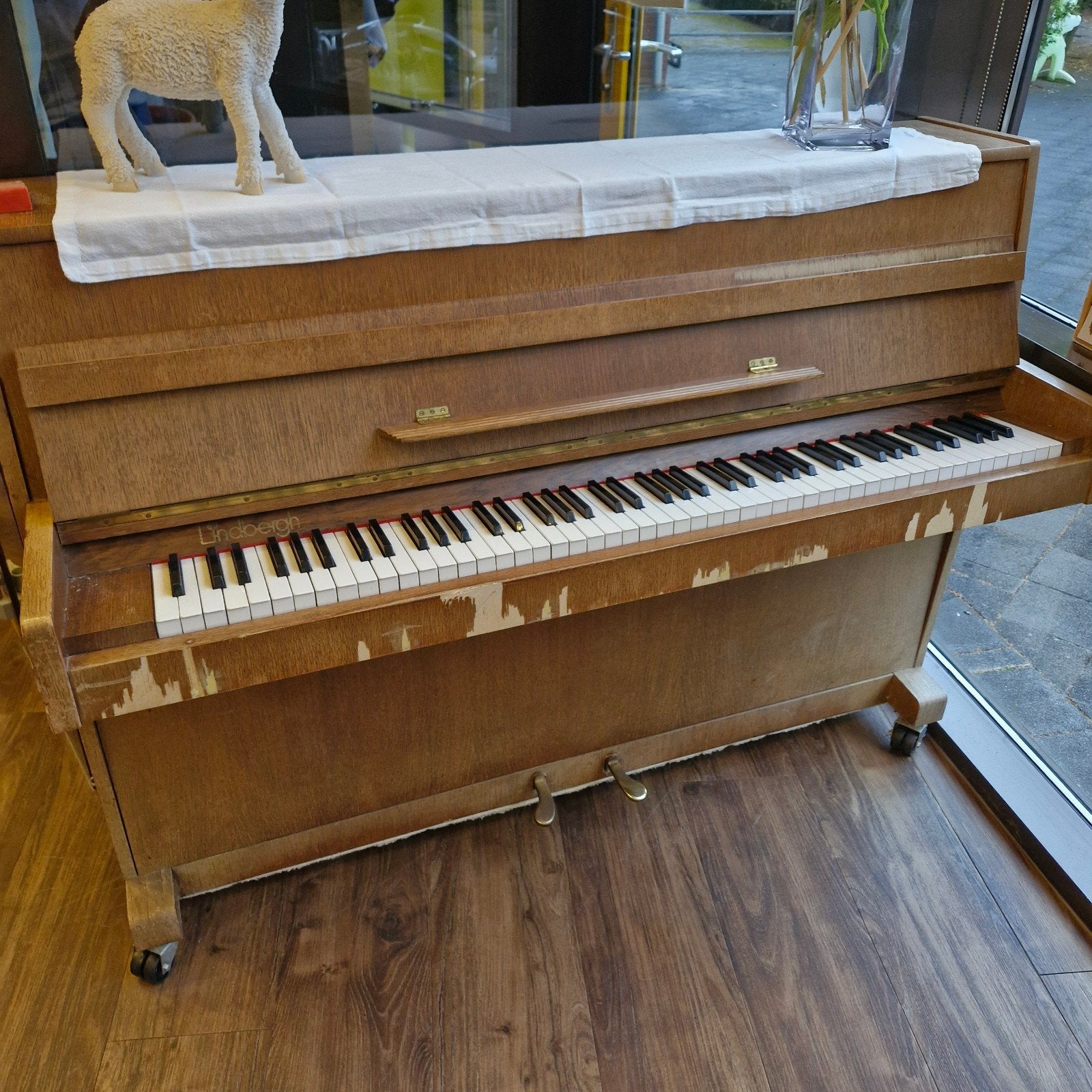 Oude Lindberg piano - Tegen elk aannemelijk bod, Ophalen of Verzenden, Gebruikt, Bruin, Piano
