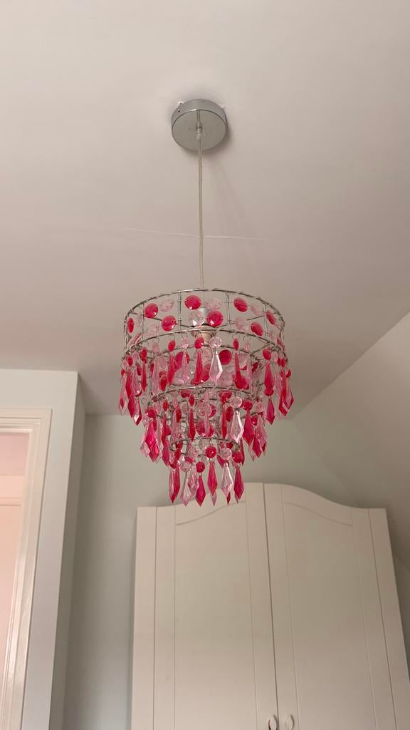 Roze kroonluchter met kralen - Meisjeskamer lamp, Ophalen, Zo goed als nieuw, Metaal