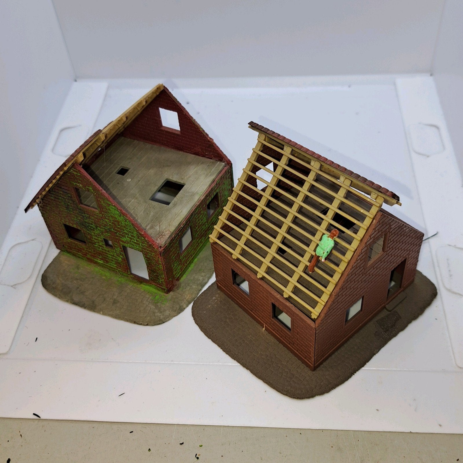 2 huisjes in aanbouw in ho, Gebruikt, Gelijkstroom of Wisselstroom, Brug, Tunnel of Gebouw, Trix