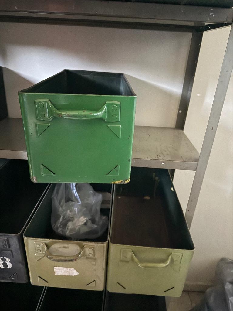 50 oude metalen magazijnbakken, Ophalen, Gebruikt, Minder dan 50 cm, Minder dan 40 cm