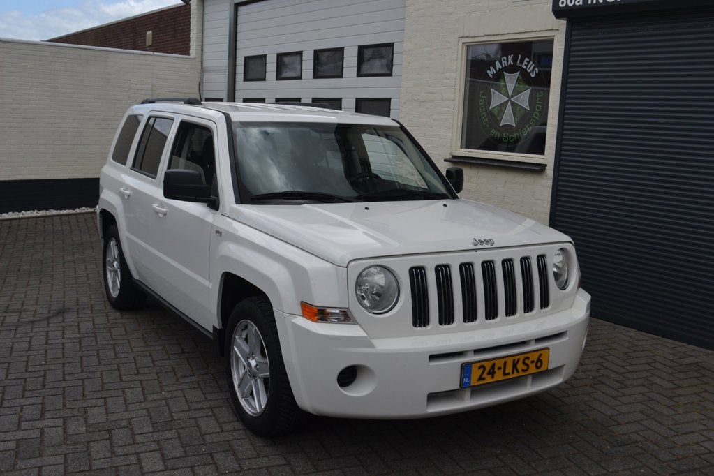 Jeep Patriot 2.4 Sport Liberty 4x4 cruise, Auto's, Jeep, Gebruikt, Zwart, 4 cilinders, 1465 kg