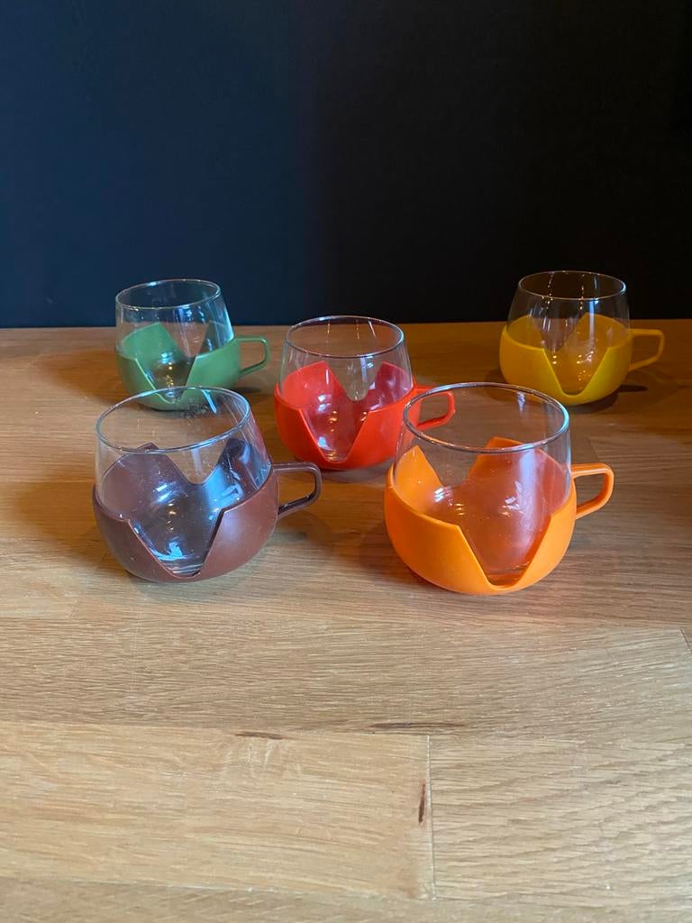 Set van 5 vintage glazen kopjes met gekleurde houders, Ophalen of Verzenden