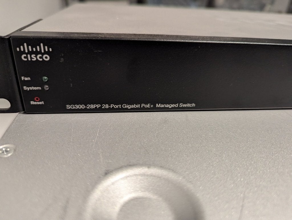 CISCO SG300-28PP 28-Port Gigabit PoE+ Managed Switch, Computers en Software, Netwerk switches, Ophalen of Verzenden, Gebruikt