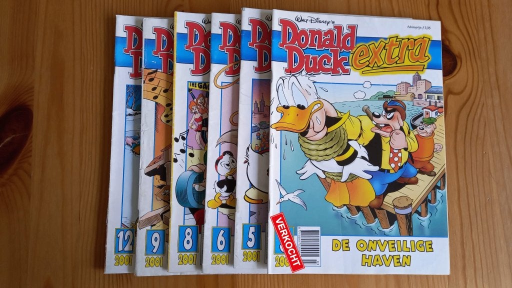 Donald Duck Extra - 2001 (5x), Boeken, Gelezen, Ophalen of Verzenden, Donald Duck, Meerdere stripboeken