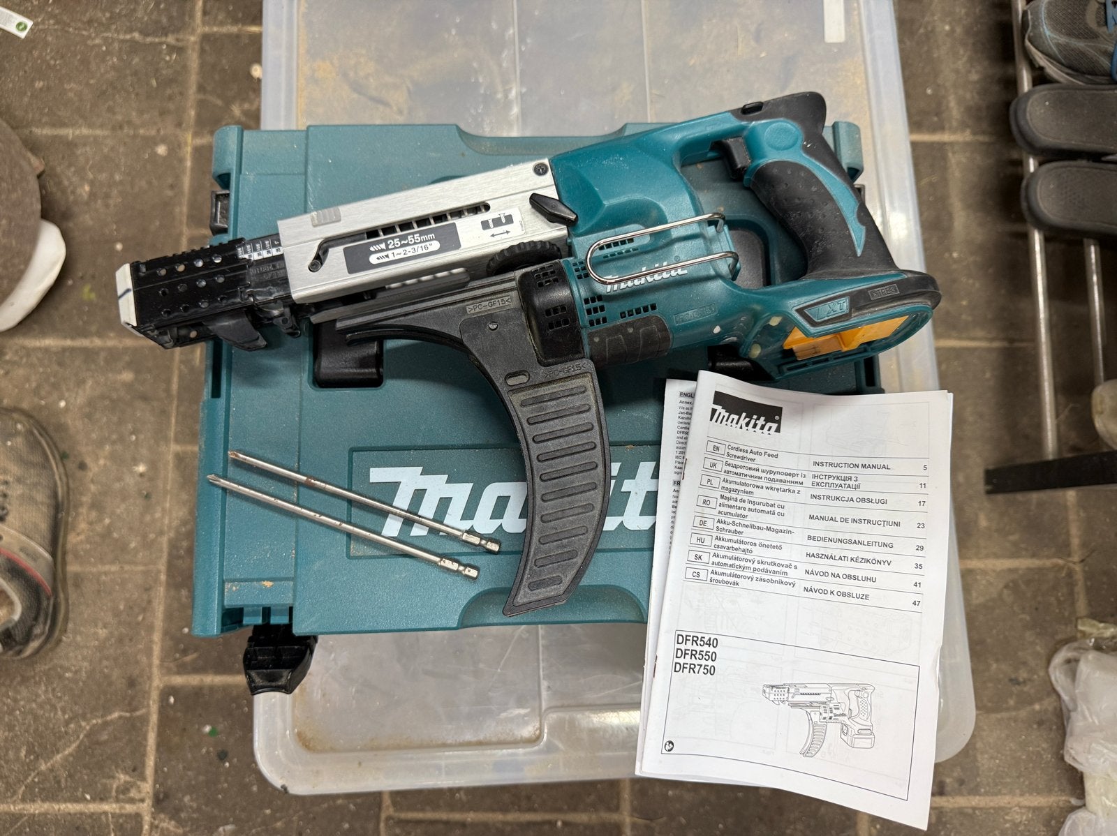 Makita Schroefautomaat DFR550 - Zo goed als nieuw, Doe-het-zelf en Verbouw, Gereedschap | Boormachines, Zo goed als nieuw, Boor- en Schroefmachine