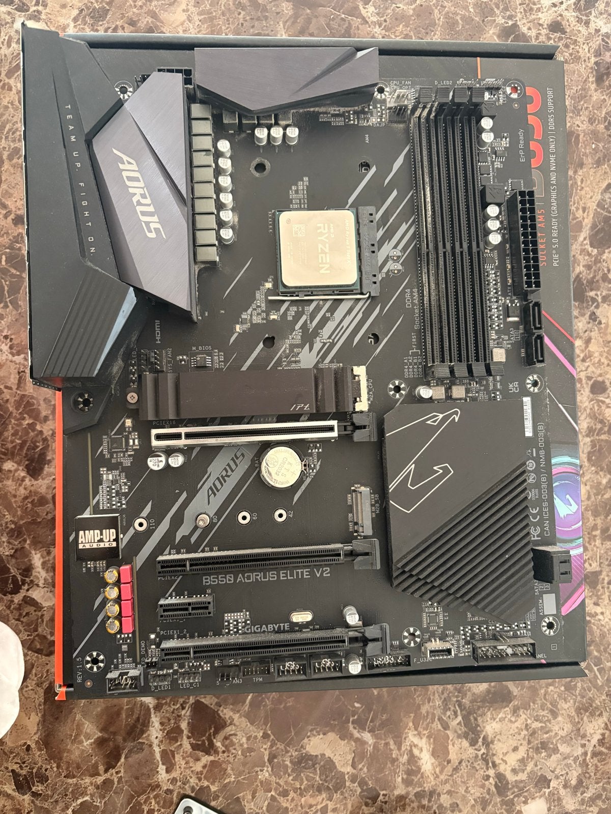 Gigabyte B550 AORUS ELITE V2 met AMD Ryzen 5 5600X, Ophalen of Verzenden, Zo goed als nieuw, 6-core, 3 tot 4 Ghz