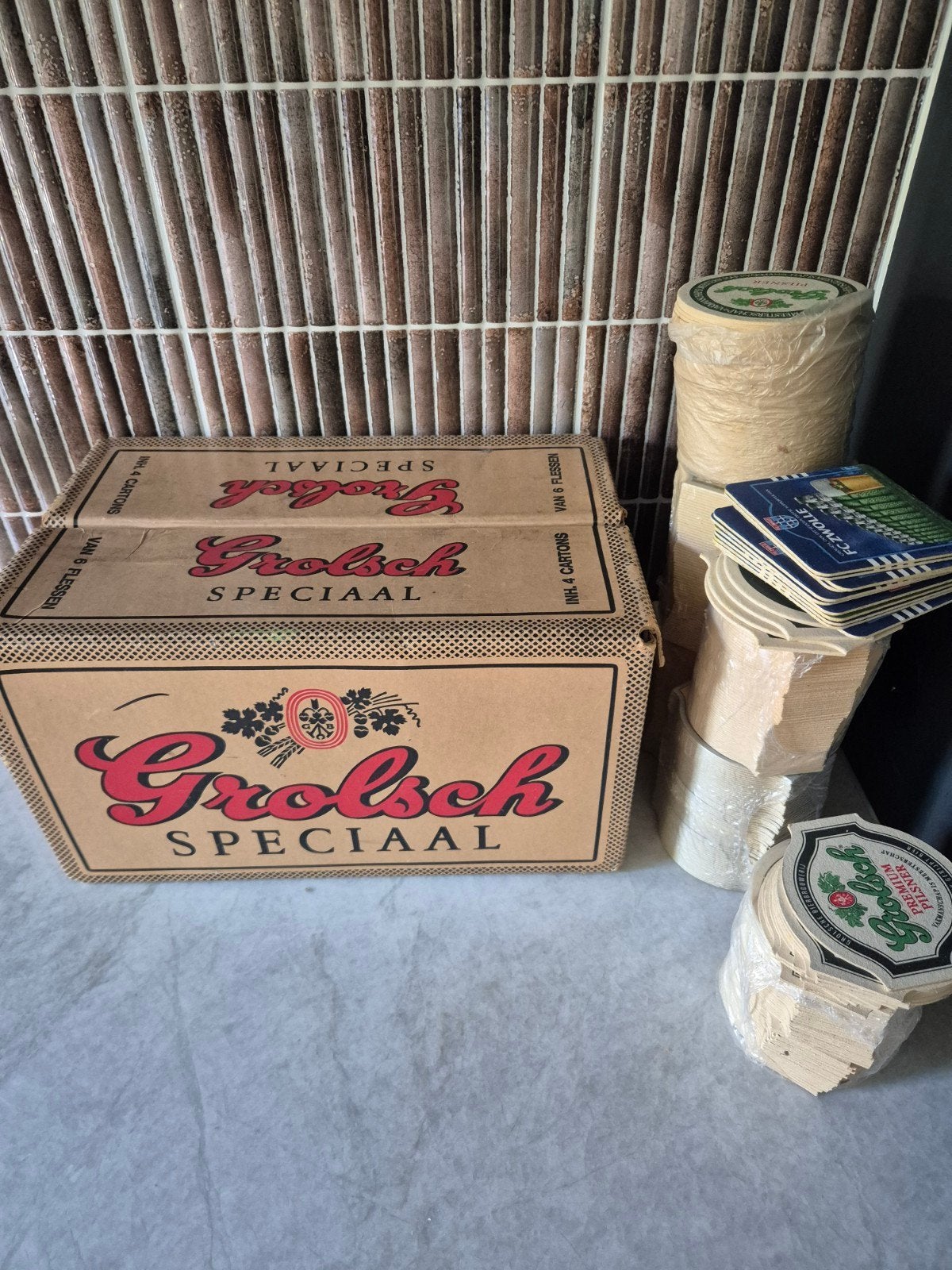 Vintage Grolsch Speciaal bierkrat met onderzetters, Ophalen of Verzenden, Gebruikt, Verpakking