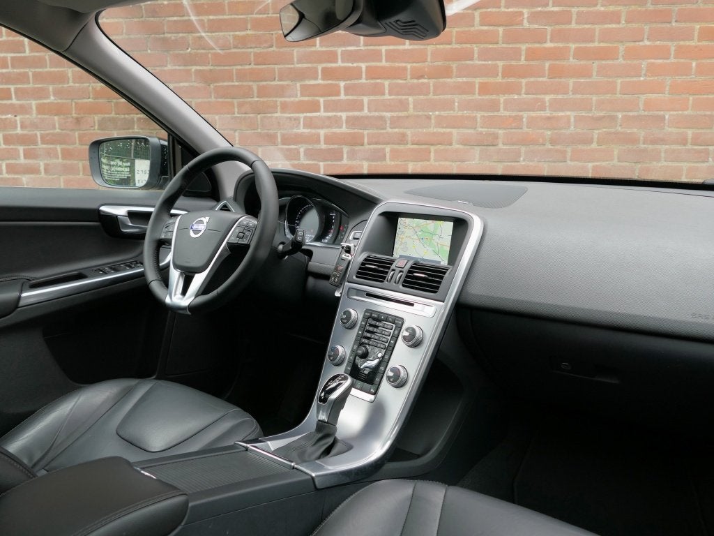 Volvo XC60 2.0 T5 FWD Polar+ / Panoramadak / Harman/Kardon /, 15 km/l, Gebruikt, 4 cilinders, Zwart