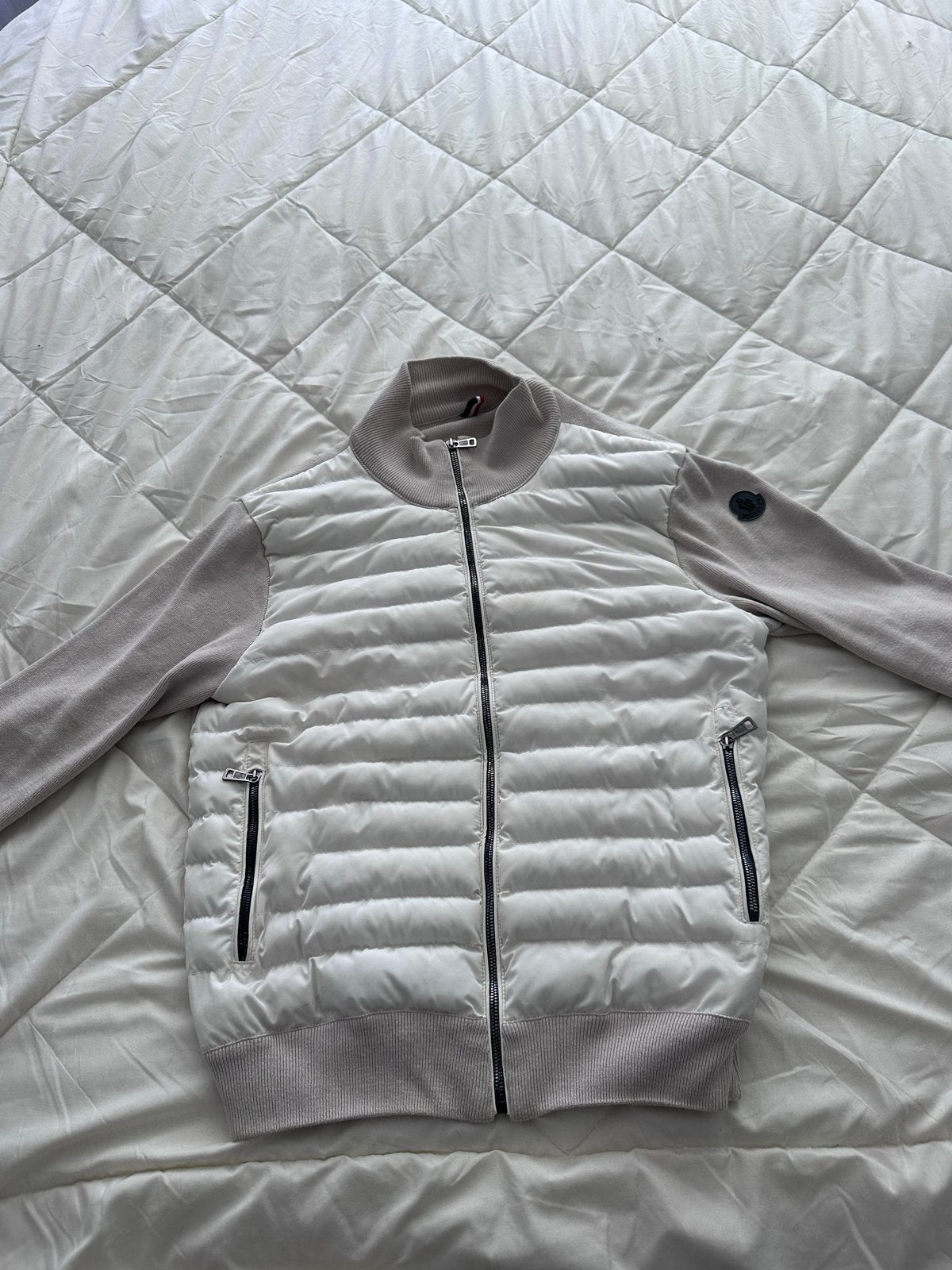 Moncler jasje met kleine vlek, Ophalen of Verzenden, Gedragen, Overige maten, Wit