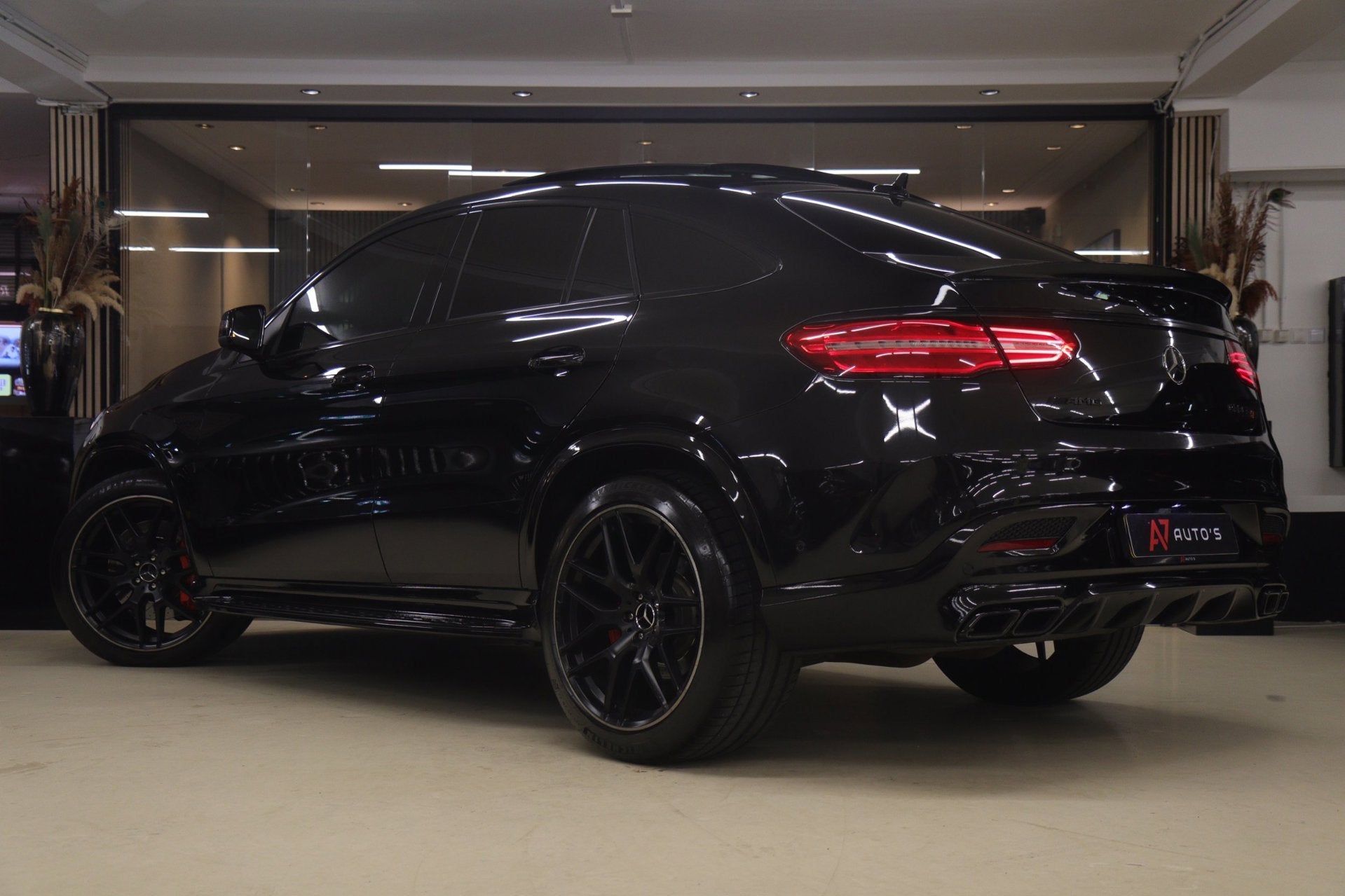 Foto 2 van Mercedes-Benz GLE-klasse Coupé AMG 63 4MATIC Premium Plus P