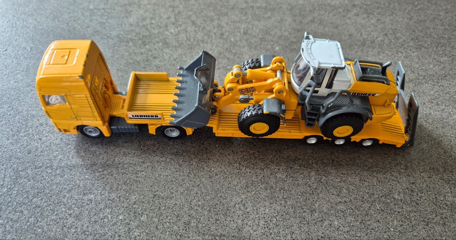 Siku 1839 liebherr dieplader met shovel, Ophalen, Zo goed als nieuw