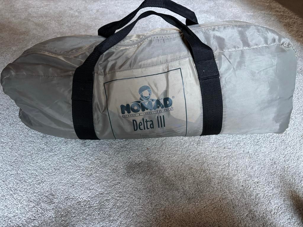Nomad Delta III 3-persoons tent - Sand/Forest Green, Ophalen, Gebruikt, Tot en met 3