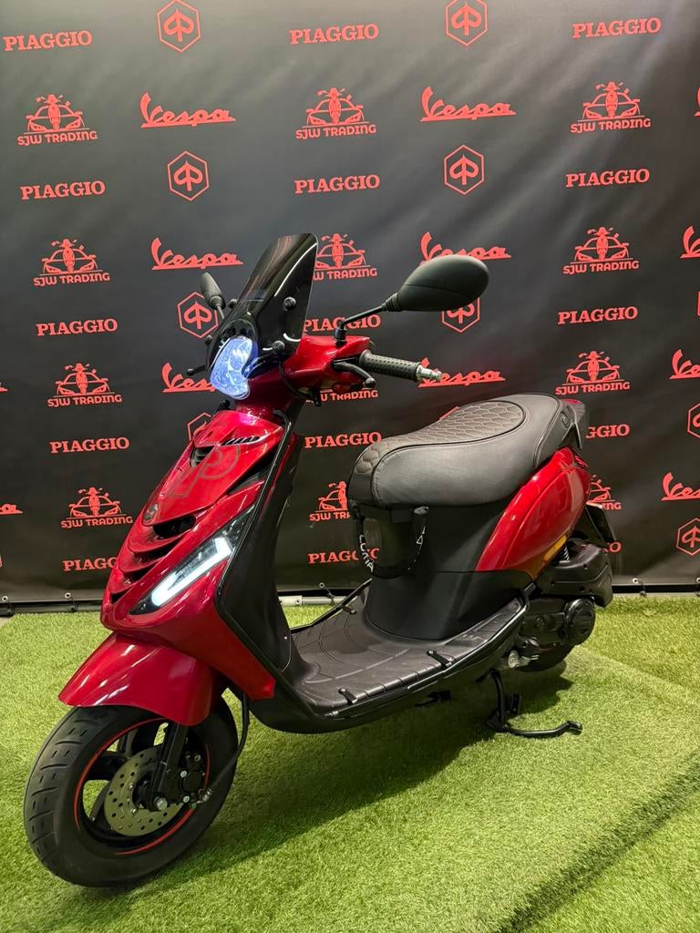Piaggio Zip 2023 Brom! SP Candy Red / RS Zadel / Turbokit!, Zip, Ophalen of Verzenden, Benzine