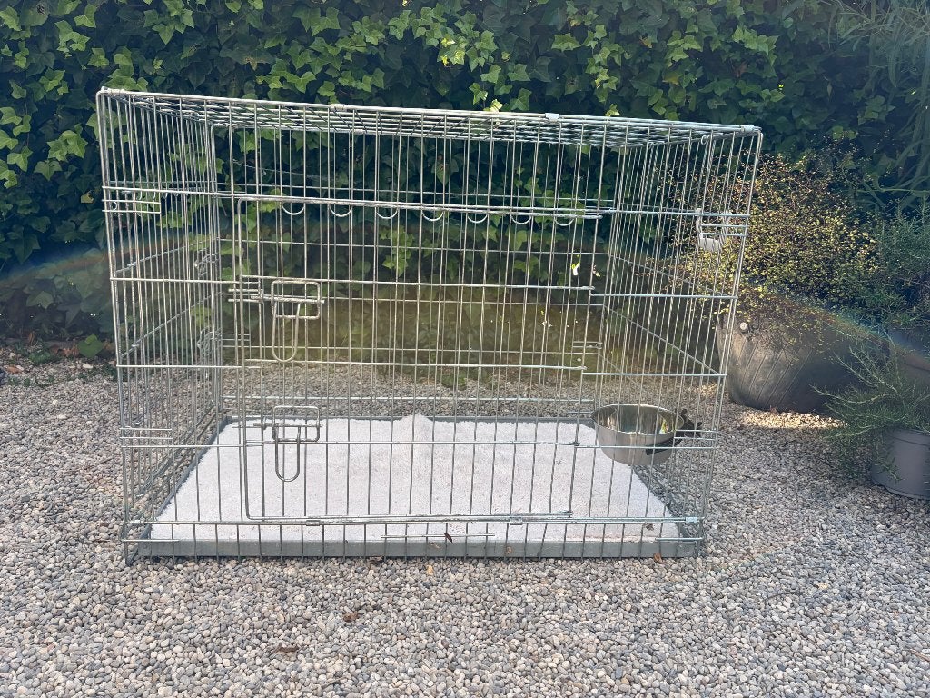 Honden bench incl antislip mat en drinkbak, Dieren en Toebehoren, Ophalen, Zo goed als nieuw