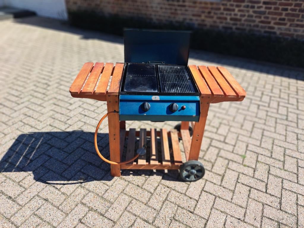 Gasbarbecue met houten onderstel en wielen, Ophalen