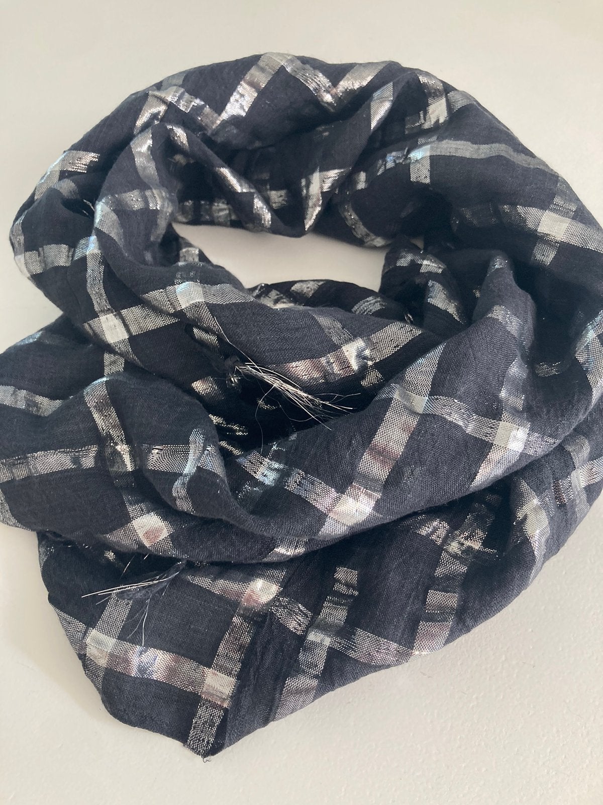 Unisex Sjaal met lurex, Ophalen of Verzenden, Zo goed als nieuw, Maat 46/48 (XL) of groter, Sjaal