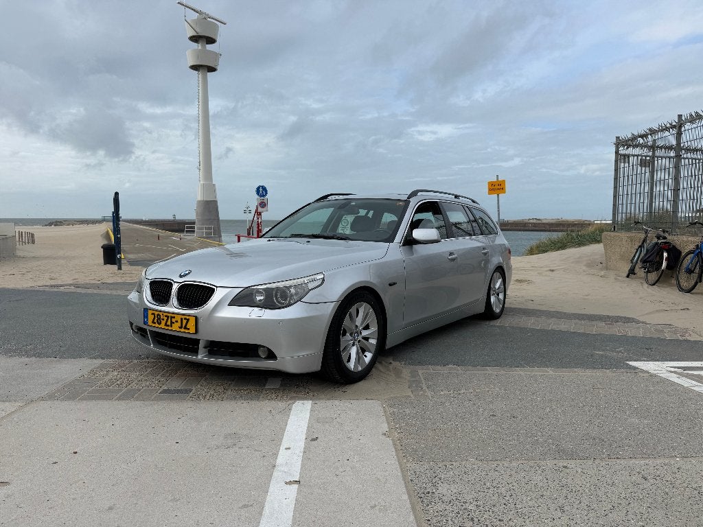 BMW 5-Serie E61|525i 2.5L Touring | High exe | AUT |Trekhaak, Auto's, Automaat, Dealer onderhouden, Achterwielaandrijving, Zwart