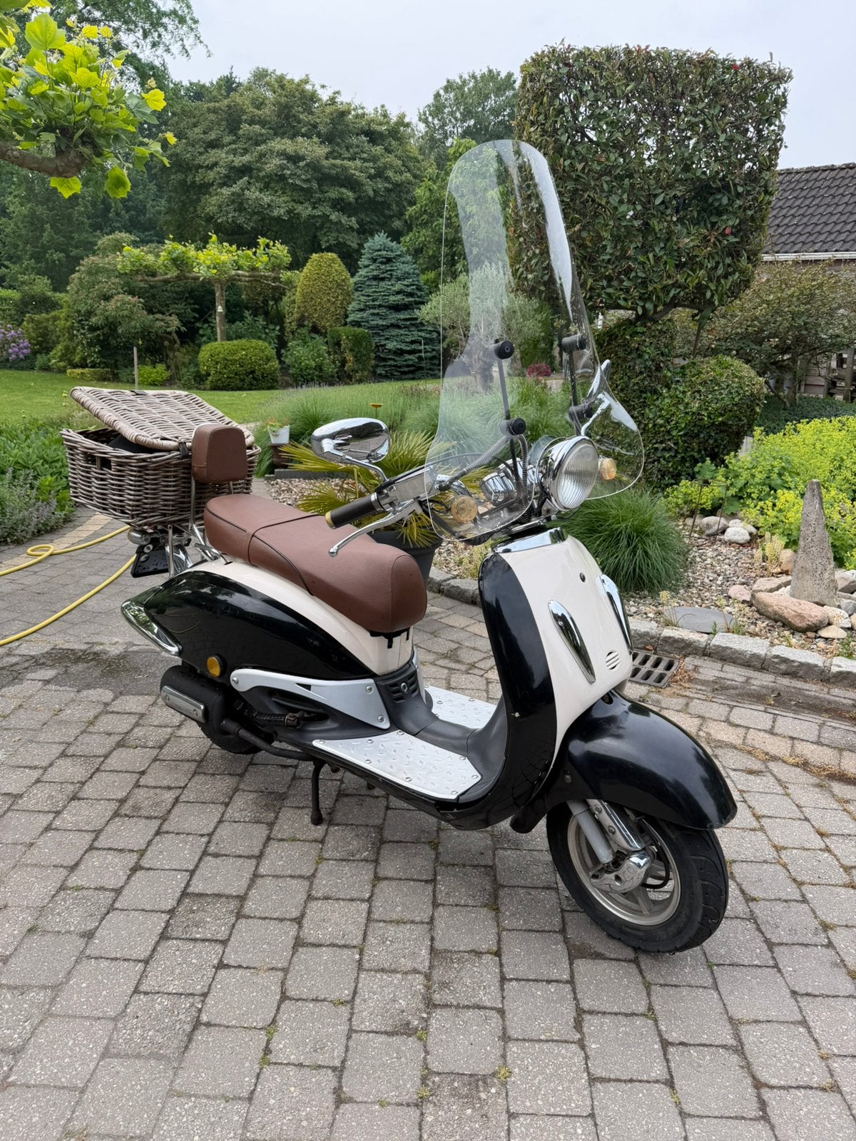 SYM 50cc scooter nette staat 2024 onderhouden incl. Helm, Ophalen, Zo goed als nieuw, Benzine, Overige merken