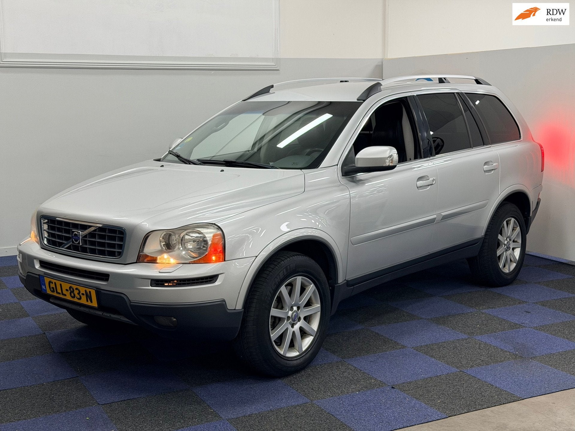 Volvo XC90 3.2 Kinetic / AUTOMAAT / DEALER ONDERHOUDEN / NET, Automatische klimaatregeling, Gebruikt, 7 stoelen, Leder