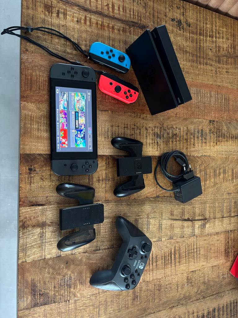 Nintendo Switch + accessoires, Ophalen of Verzenden, Gebruikt, Met 3 controllers of meer, Switch Original