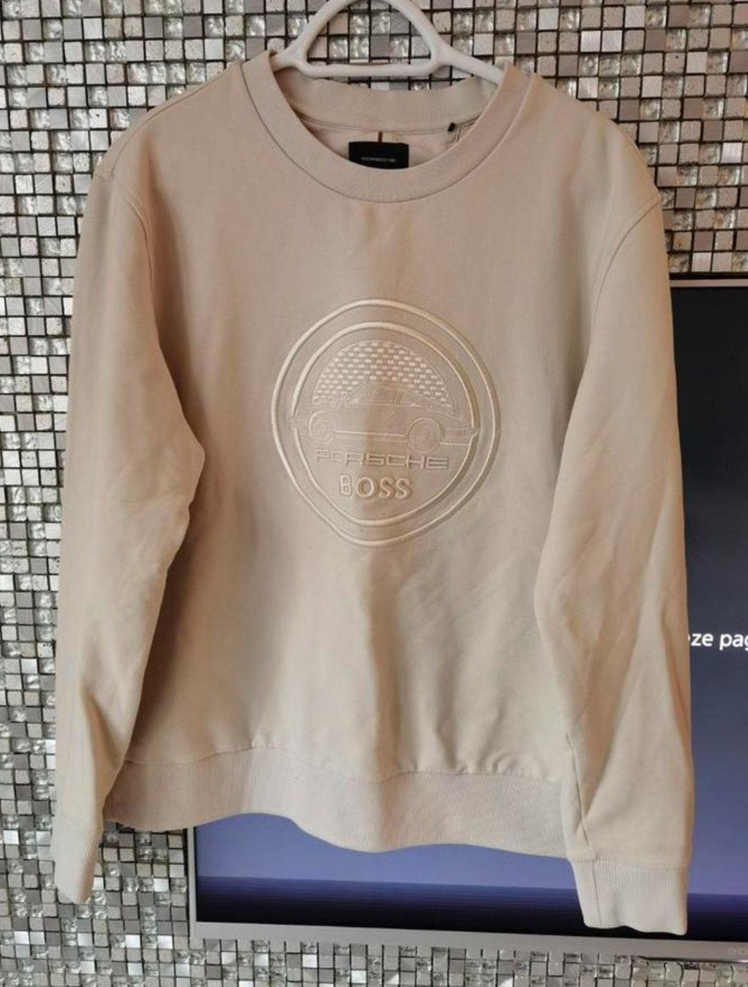 Origineel porsche x boss heren trui 

Maat : L

Zie ook mi, Maat 52/54 (L), Beige, Nieuw, Ophalen of Verzenden