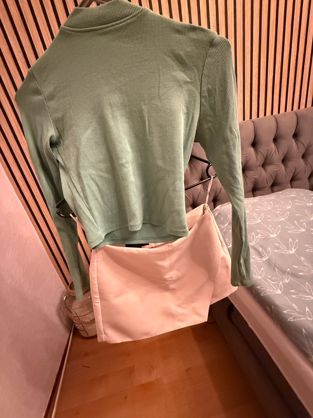Set: Groene geribbelde top & beige skort, Kleding | Dames, Ophalen of Verzenden, Maat 34 (XS) of kleiner, Gedragen, Boven de knie