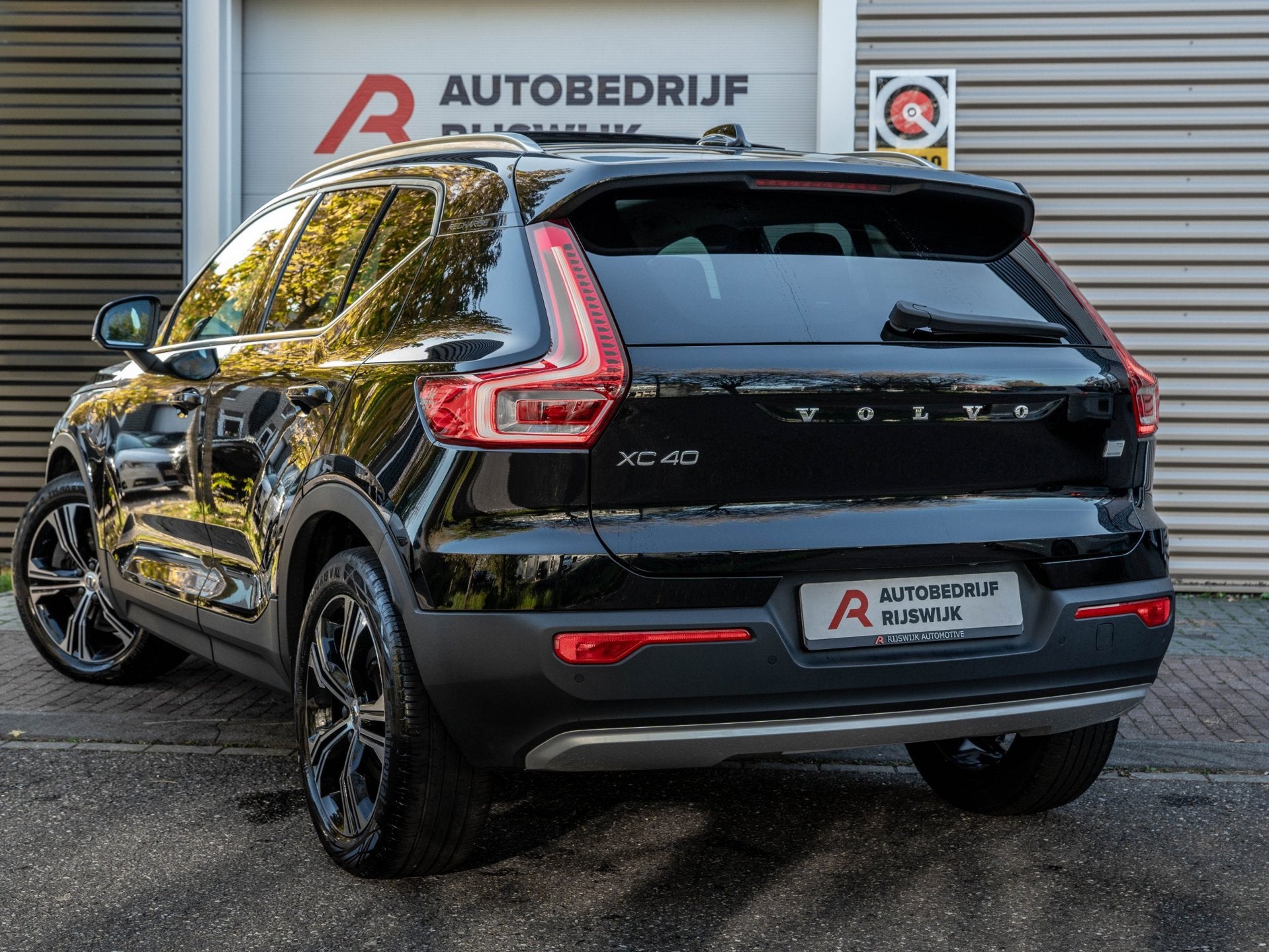 Volvo XC40 1.5 T5 Recharge R-Design Pano/H&K/Memory/Camera, Auto's, Euro 6, Zwart, Leder, Bedrijf