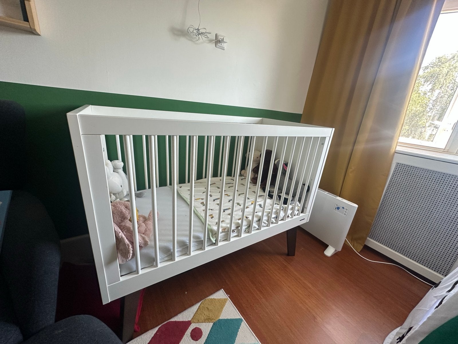 Kidsmill sixties walnoot Ledikant, Commode en Kledingkast, Ophalen, Zo goed als nieuw, Ledikant