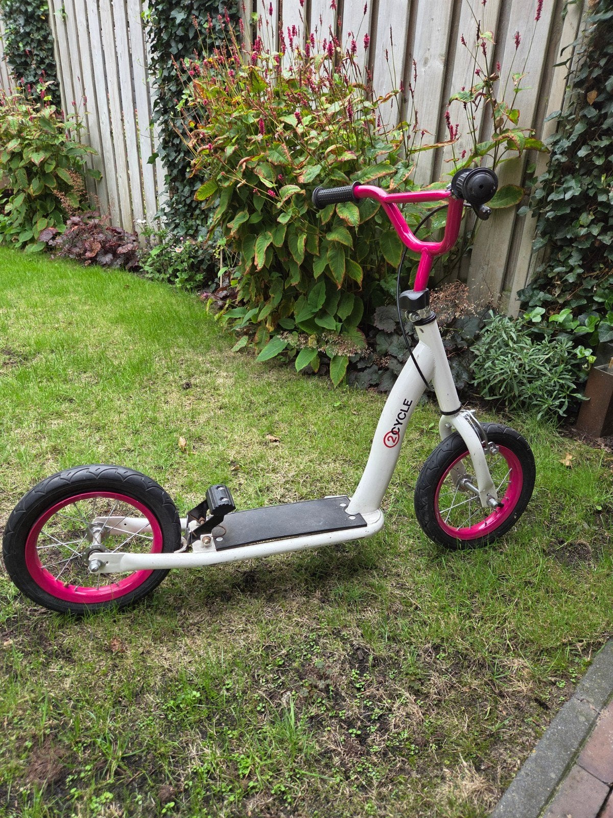 Step met lekke band - 2Cycle, Fietsen en Brommers, Ophalen, Gebruikt, Gewone step, 2Cycle