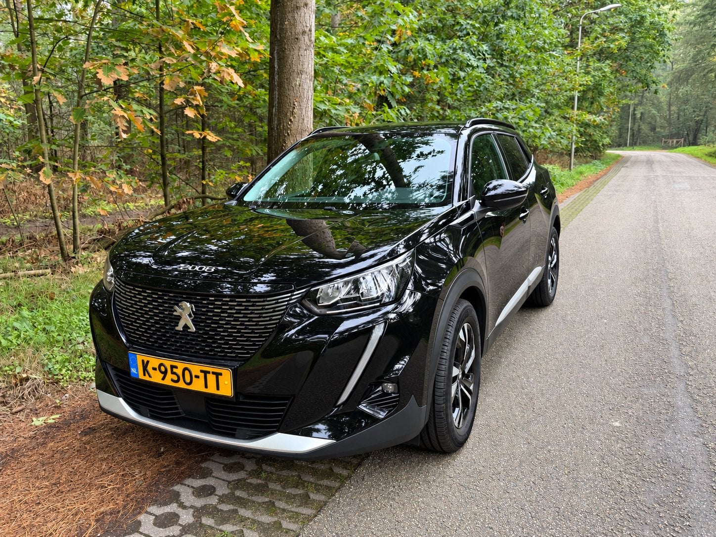 Peugeot 2008 1.2 Puretech (Allure)130pk 2021 Zwart, Auto's, Verwarmde buitenspiegels, 1199 cc, Zwart, 1200 kg