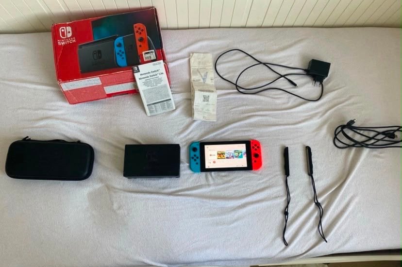 Nintendo Switch 2019 Upgrade met accessoires, Spelcomputers en Games, Spelcomputers | Nintendo Switch, Zo goed als nieuw, Switch 2019 Upgrade