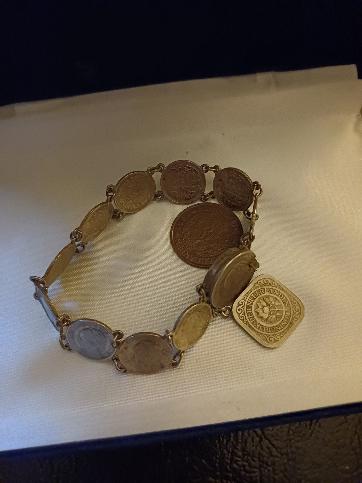 Vintage armband met Nederlandse muntjes, Ophalen, Gebruikt, Zilver, Overige materialen